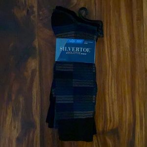 Silvertoe  3 pair men’s shoe size 6-12